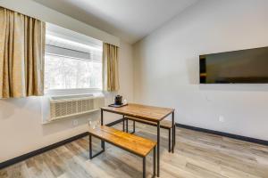 1 Mi to Riverfront Sleek Port Huron Studio