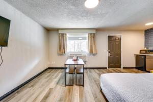 1 Mi to Lake Huron Beaches Quiet Studio Apartment