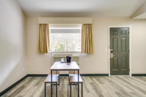 Walk to Shopping and Dining Port Huron Studio