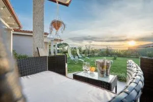 Villetta Li Junchi - due passi dal mare - spazioso giardino - 巴德希