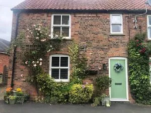 Quaint Country Cottage - Hollym
