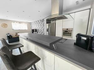 Maisons de vacances Maison cosy avec jardin & piscine chauffee : photos des chambres
