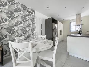 Maisons de vacances Maison cosy avec jardin & piscine chauffee : photos des chambres