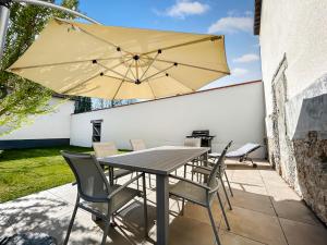 Maisons de vacances Maison cosy avec jardin & piscine chauffee : photos des chambres