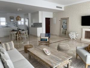 Luxury Penthouse Casa de Paraiso, sea view, pools, golf