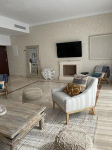 Luxury Penthouse Casa de Paraiso, sea view, pools, golf