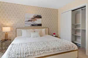 Lakeside Stay Metro, INOVA, Dining & Shops Nearby!