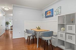 Lakeside Stay Metro, INOVA, Dining & Shops Nearby!