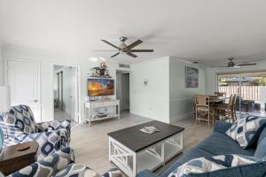 Welcome to Bolero Oasis - In the heart if Naples - Close to Beaches and Restaurants