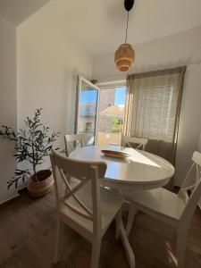 Apartmant SEASIDE - great location, 2 min from beach, sunny terrace