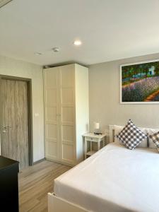 Condo of Light Swimming Pool