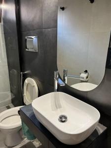 Amplio departamento monoambiente a metros del parque general San Martín