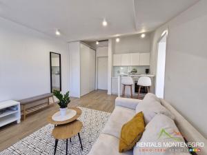Mini Condo 26 DL 1 bed penthouse 2 min to sea
