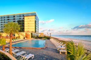 Single or Double Studio - Direct Beach Access, Oceanfront Pool & Tiki