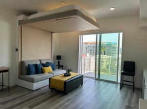 Heart of Hollywood-Walk of Fame 1bd Studio with View -Free parking, balcony, wifi, rooftop, gym, upscale amenities - Appartamenti, Los Angeles