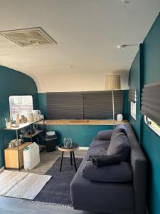 Wohnwagen auf Tierschutz Landhof inmitten der Natur