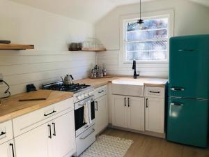 2 Queen Beds, Dog Friendly, Fenced in Yard