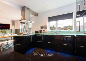 Stunning Bishop Auckland House with 5-bedrooms & 8 Beds Sleeps 12 with Free Parking by PureStay