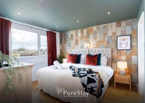 Stunning Bishop Auckland House with 5-bedrooms & 8 Beds Sleeps 12 with Free Parking by PureStay