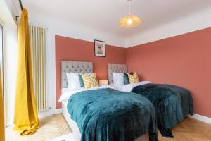 Stunning Bishop Auckland House with 5-bedrooms & 8 Beds Sleeps 12 with Free Parking by PureStay