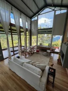 CASA DE VIDRO Na Mantiqueira - Dias