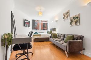 Leeds Central Modern Flat - Sleeps 6