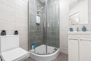 Leeds Central Modern Flat - Sleeps 6