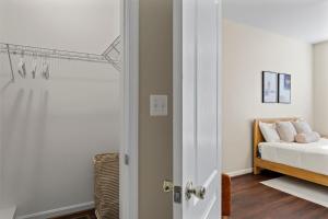 Metro & Andrews AFB Nearby Perfect Townhome!