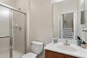 Metro & Andrews AFB Nearby Perfect Townhome!