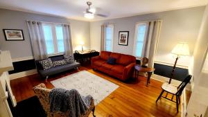 1860 House In the Heart of Downtown