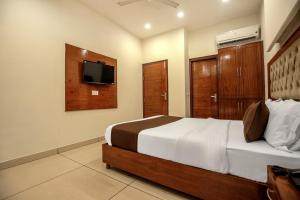 Hotel RK Residency Opposite ISBT Sector 43 Chandigarh