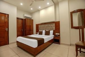 Hotel RK Residency Opposite ISBT Sector