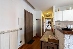 Casa Julia - Appartamento moderno in stile industriale con balcone a Roma