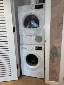 Luxury in Little Italy 2 Bedroom Private Balcony