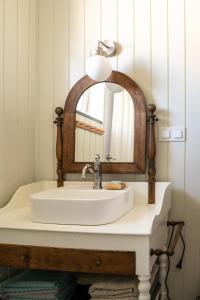 2-bedroom house w garden in heart of Ferragudo village