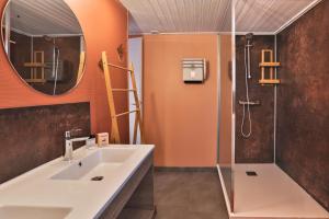 Maisons de vacances Maison avec jacuzzi - charme et serenite pour 6 pers : photos des chambres