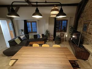 Grange rénovée dans cour privée avec jardin sur les remparts