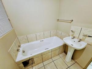 Cheerful 2-Bedroom Holiday Home