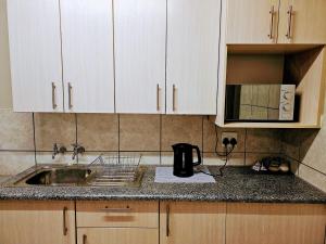 Cheerful 2-Bedroom Holiday Home