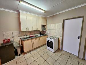 Cheerful 2-Bedroom Holiday Home