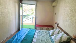 T2 clim piscine tout équipé au calme