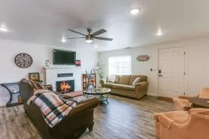 Mtn-View Home with Patio and Grill in Woodlake - Exeter