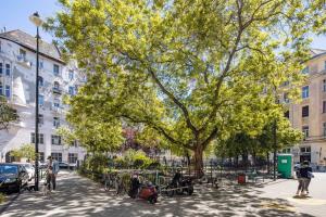 Charming Cozy Downtown Heaven for 2