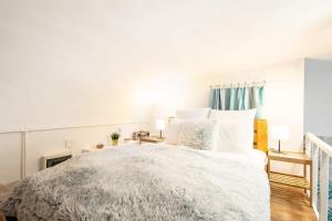 Charming Cozy Downtown Heaven for 2