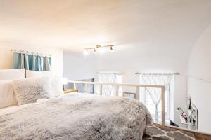 Charming Cozy Downtown Heaven for 2