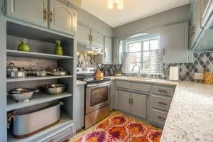 Comfy Colonial - up to 15 ppl 5 mins to Plaza District or State Fair - Lillard Park