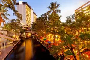 Hilton Palacio del Rio