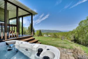 Cozy Haven with Spa & Stunning Views
