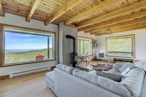 Cozy Haven with Spa & Stunning Views