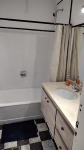 Amplia casa cerca del centro de la ciudad